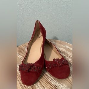 Vince Camuto size 13 Flats